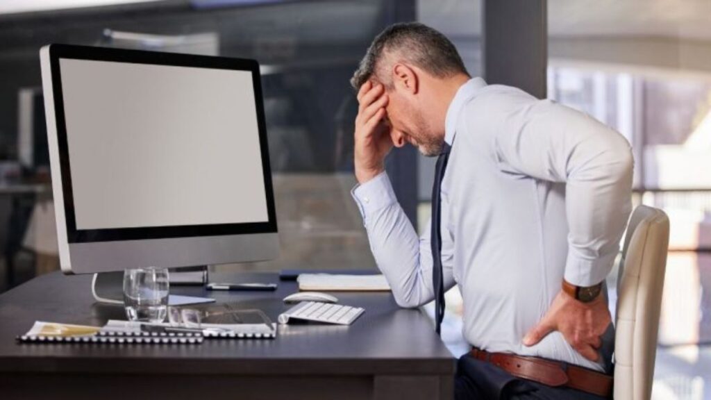 A 33 ans il attribue ses douleurs de dos a la fatigue de son travail il cache en realite un cancer de stade 4